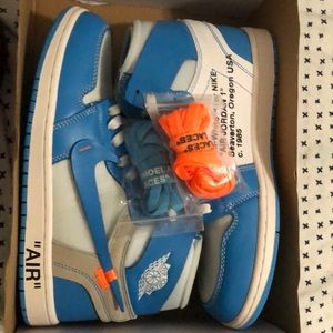 I’m selling Air jorden 1s unc Off-White Size 9.5